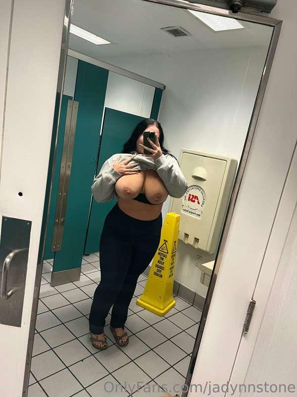 Tit stop on my road trip to New Jersey hehe
