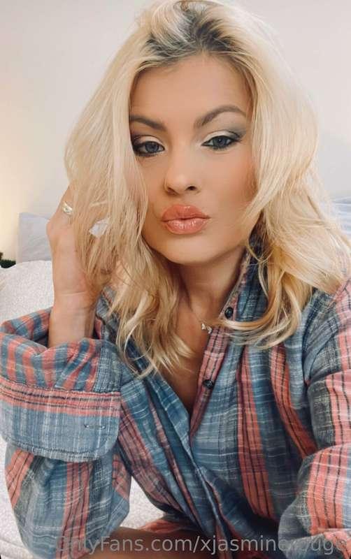 I am like coffee. You can start the day with me 😘