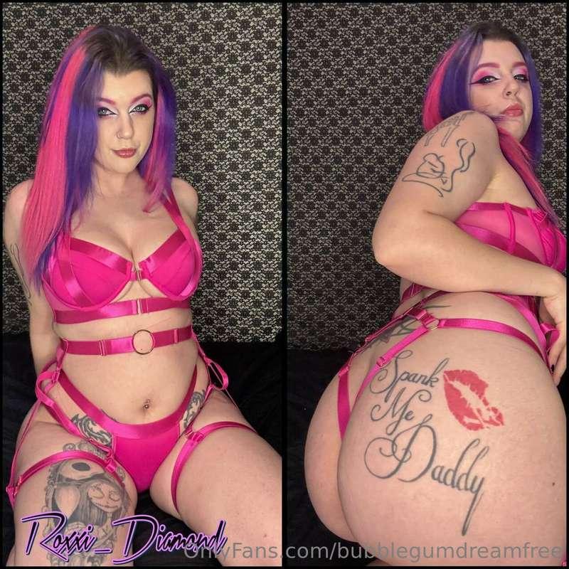 HOT MILF @Roxxi_Diamond just got her 32G tiddies pierced & l..