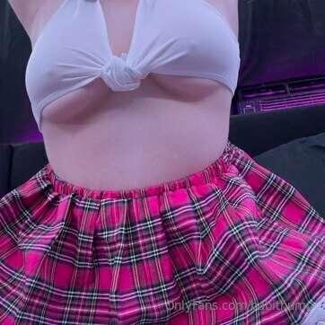 god i love school gurl skirts
