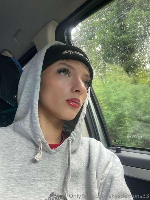 I love rainy days. I just want us to lock in a room and fuck..