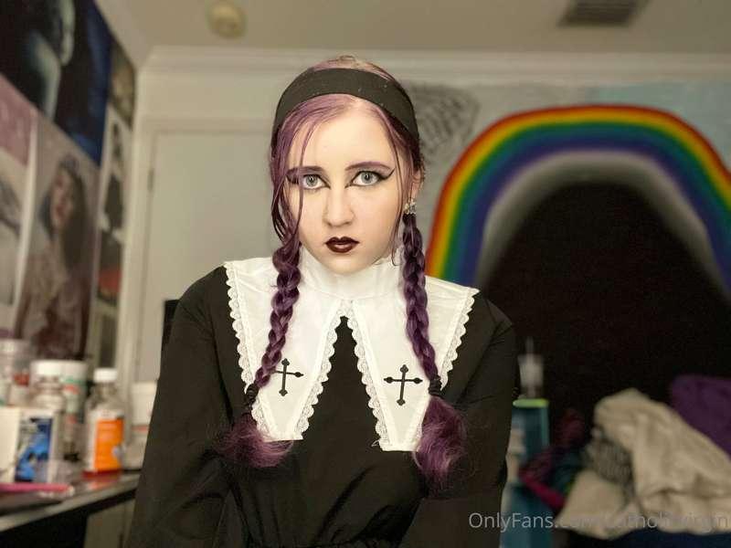 Who’s your favorite Catholic girl?🖤✝️