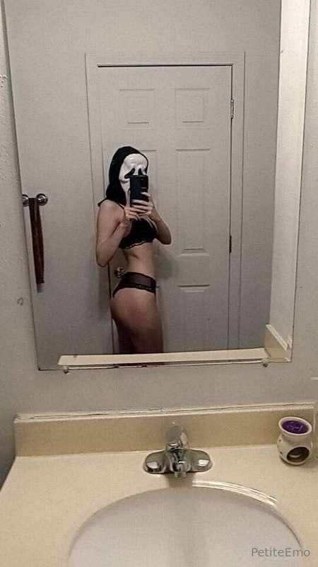 What’s your favorite scary movie?🍿  Leave a tip for a surpri..