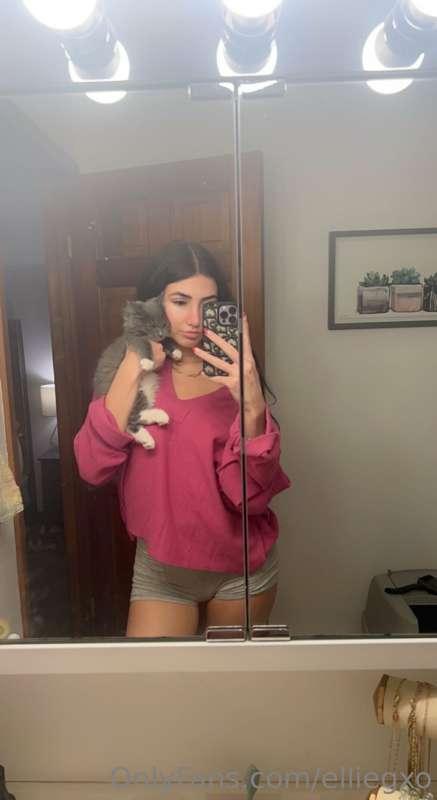 elliegxo image #0