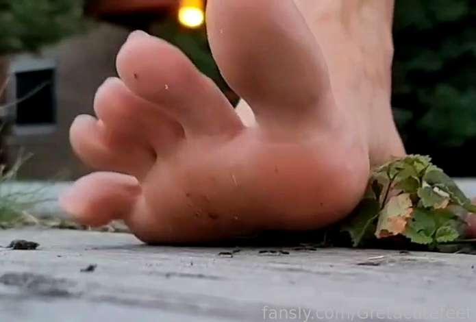 gretacutefeet image #0