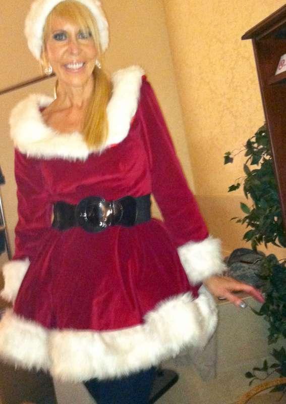 I make a sexy Mrs. Claus 🤶🏻 don’t you think?