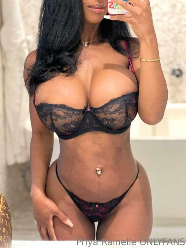 You can always depend on me having the best matching sets 💕