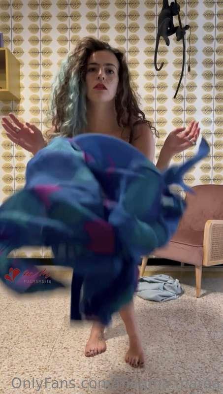 STRIP.ME
Mettiti comodə e guardami mentre mi spoglio, strato..