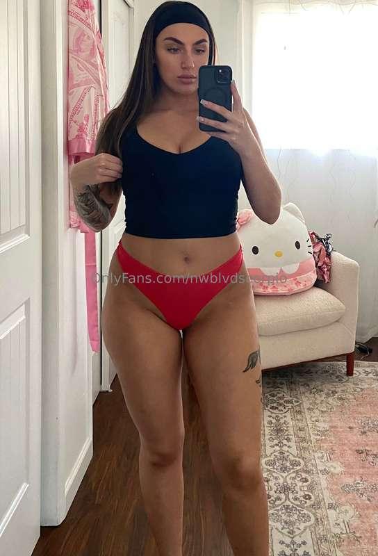 Happy Monday💋 stay tuned for content this week 😏