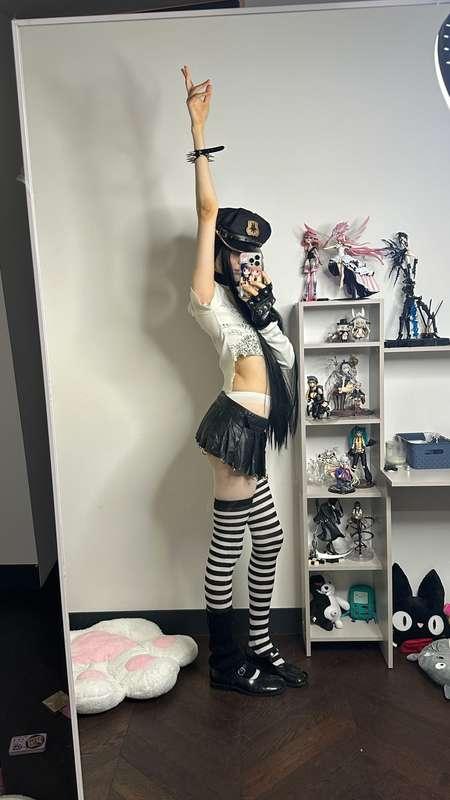yoursmalldoll image #1