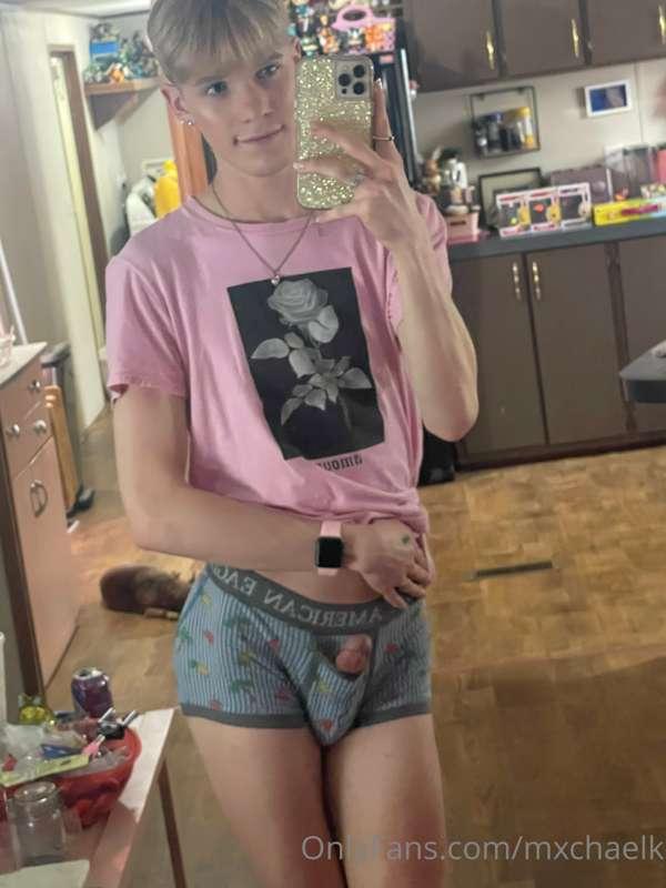 he said it would look sexy in some mirror pics so i took som..