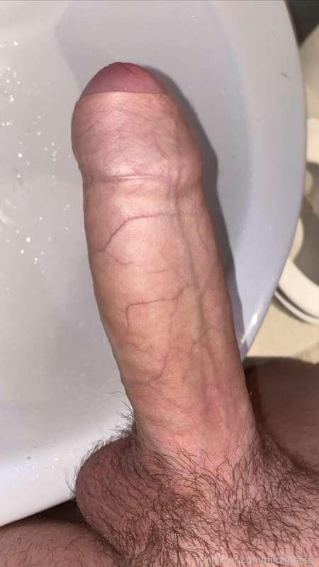 Growing my pubes out for a change 🍆