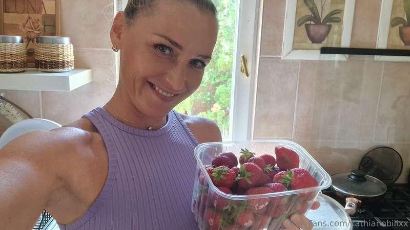 Great harvest on my little farm and as a good HOUSE WIFE 😍, ..