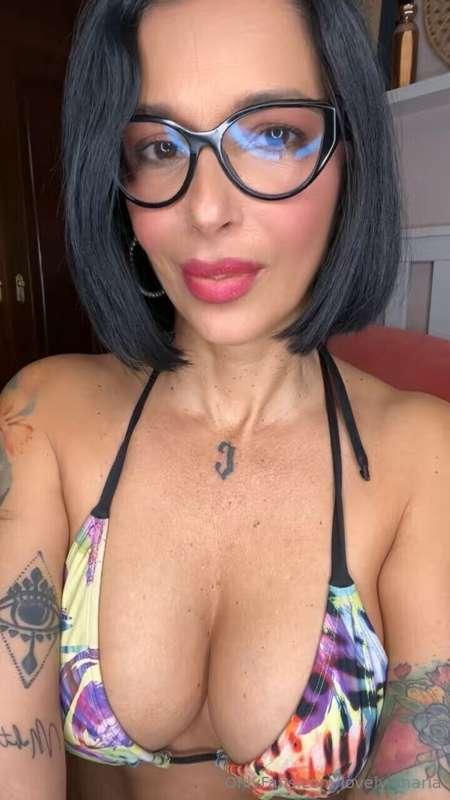 it’s getting hot in here 🔥 want to join me? slide into my DM..