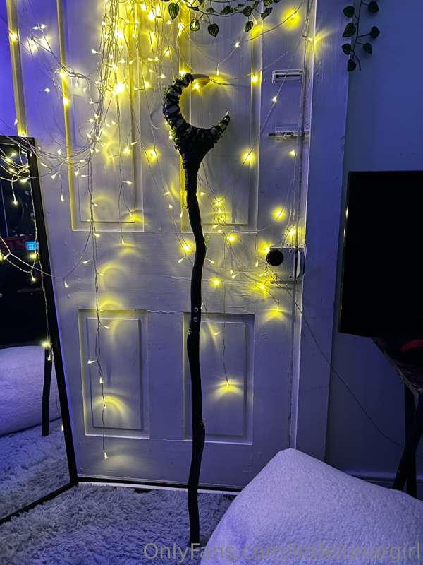 My staff is here!! Hehehe it’s the perfect height for my sho..