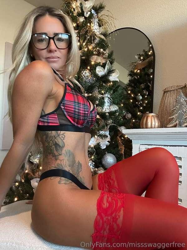 Waiting for you in the DMs😘