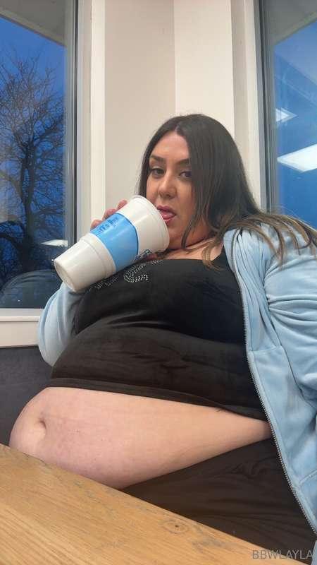 🩵letting my big fat gut hang out 