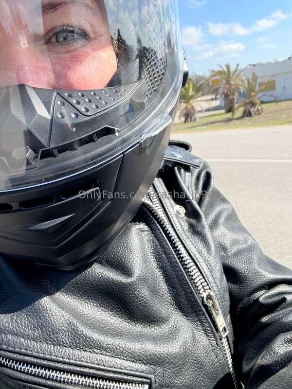 Going for a ride ✌🏼 🏍️ 