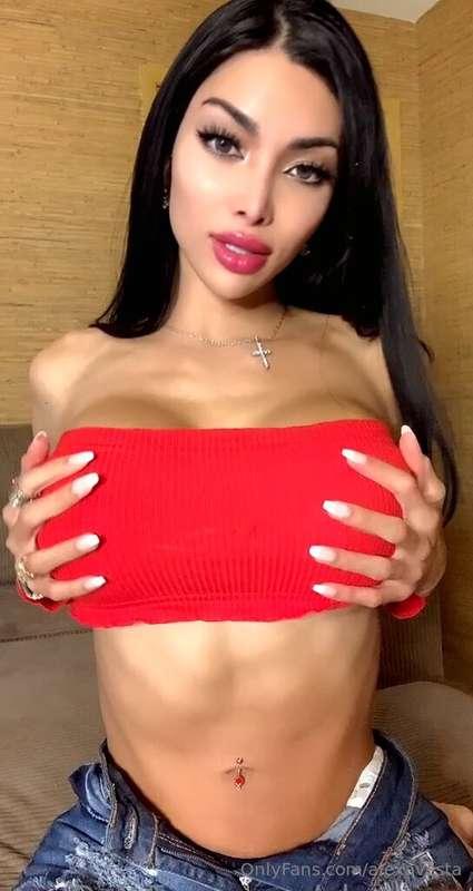 How sexy do I look in red?💕💋