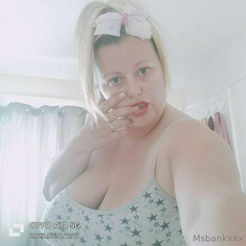 Hotlouise comes subs to her all @onlyfans.comclare