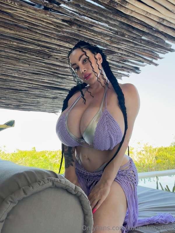 In my favorite color 💜😚@korinakova