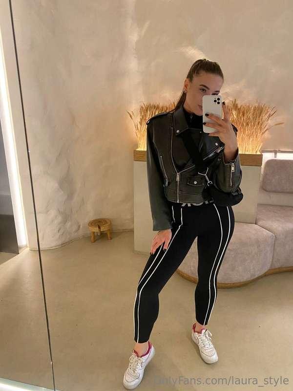 I think it's not a bad outfit to spend time with someone 😋😋 ..