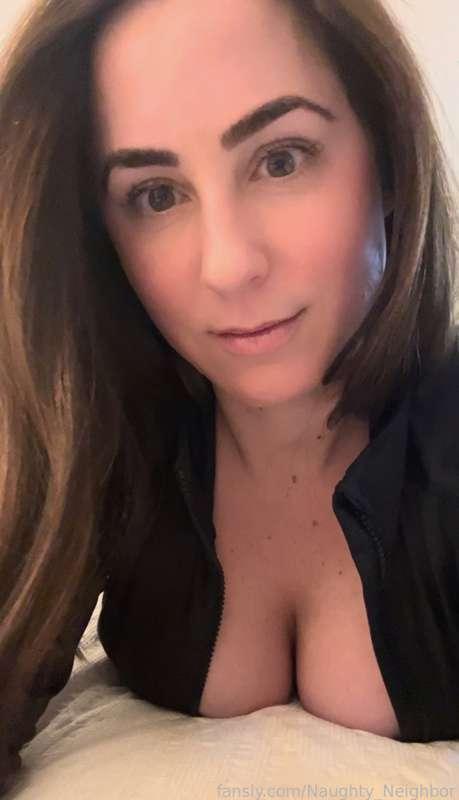 #Home &amp; #lounging got me feeling so #horny. I #stripped my #clothes off #nice and #slowly , #felt my #naturaltits , #fingered my #sweetpussy 🙀 and #fingered my #tightass for the #firsttime on #camera 📸 until 💦💦💦💦. 

#fyp #masturbatewithme