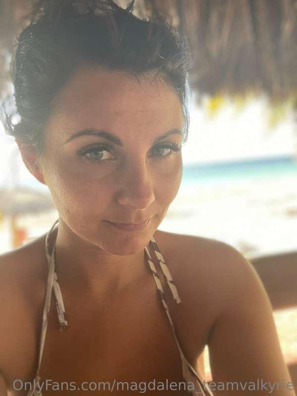 This cold weather makes me wanna go back to Jamaica! I need ..