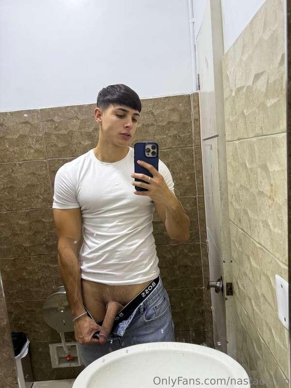Te cuento algo? Me da mucho morbo que me la chupen en los ba..