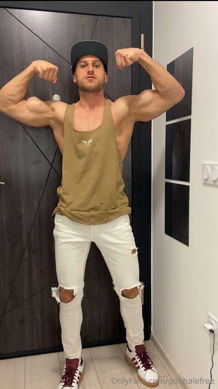 baby take off these sexy clothes and make me cum a lot 🥵💦