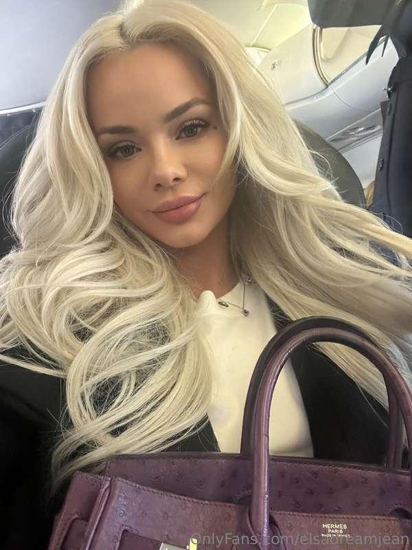 travel day for me ✈️ keep me company babe? 💜