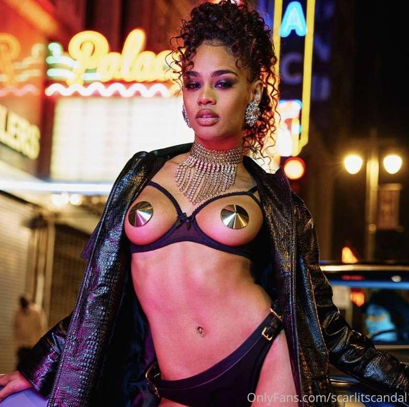 How bad do you want to see my titties daddy?😈👅