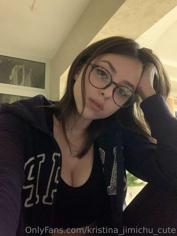 How's your week going?
I'm finally back here!
Do my glasses ..