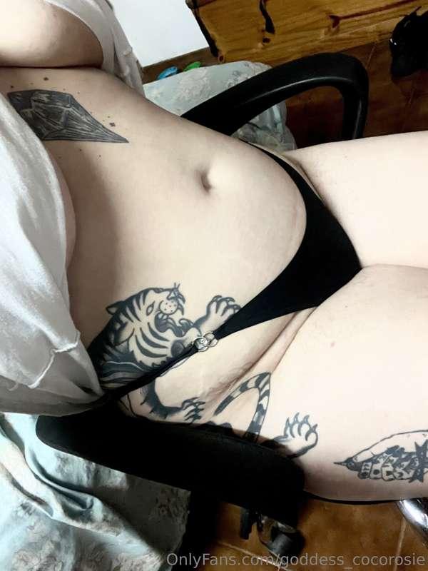 I have such a white body 🤭