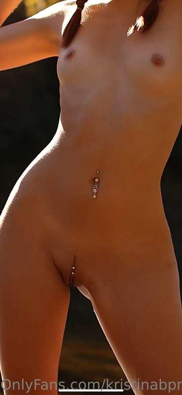 Should I pierce my pussy again?
Je devrais reperçer ma chatt..