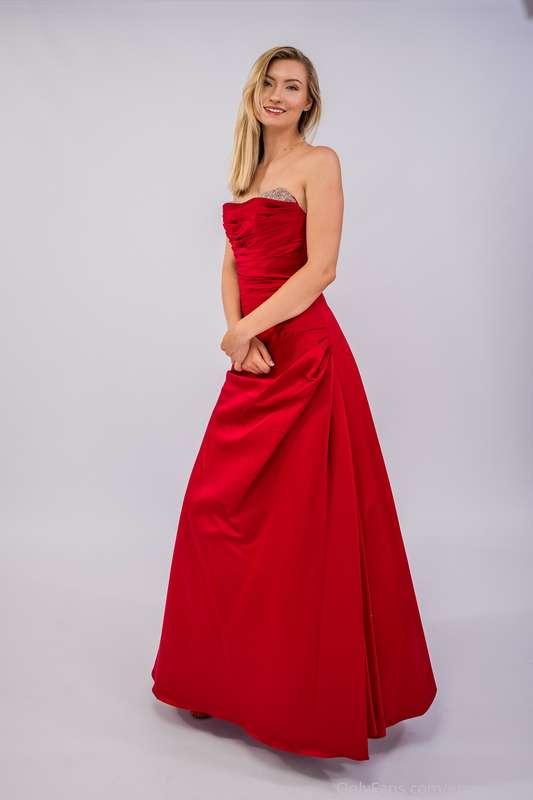 Would you let me be your prom date? 💃