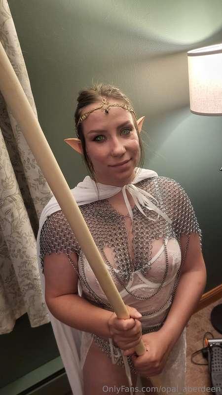 So I know not all of my fans love b/g content, but that cler..