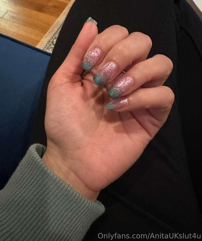 My summer nails…bet they would look nice wrapped around a 🖤🍆..
