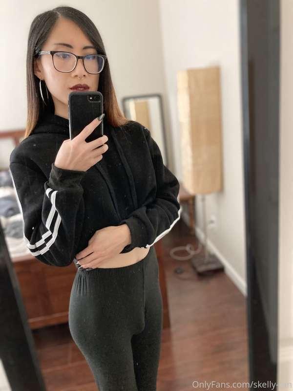 I love wearing tights and yoga pants for that cute bulge