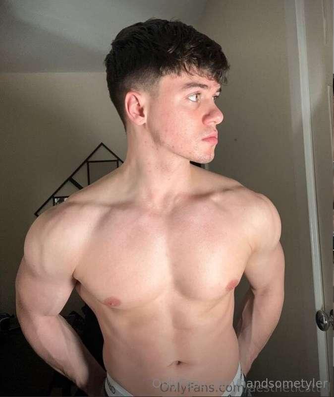 What would you rather play with... the dildo or his dick? 😏💦..
