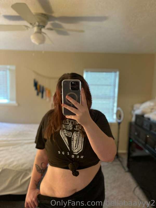 My sexy curves turn me on even in my lounge clothes 😩