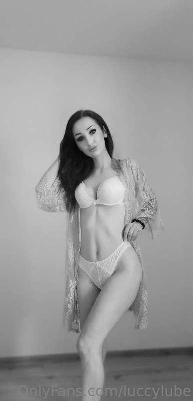 Can i be your girl today?🥺👉👈

💖 Follow for more @luccylubex ..