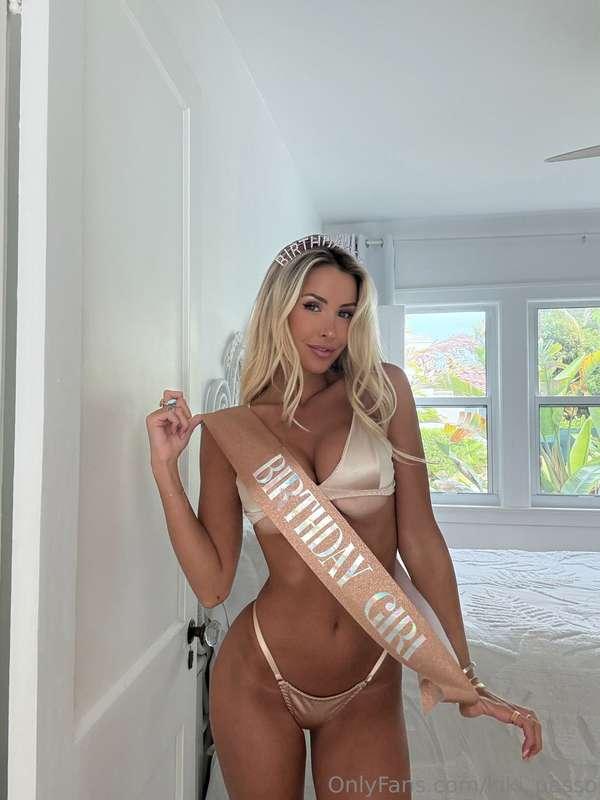 15 mins!! do you think that you’re gonna win my nude Polaroi..