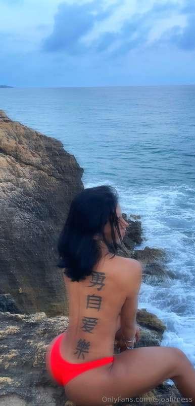 The ocean looks better half naked 🥰 🌊