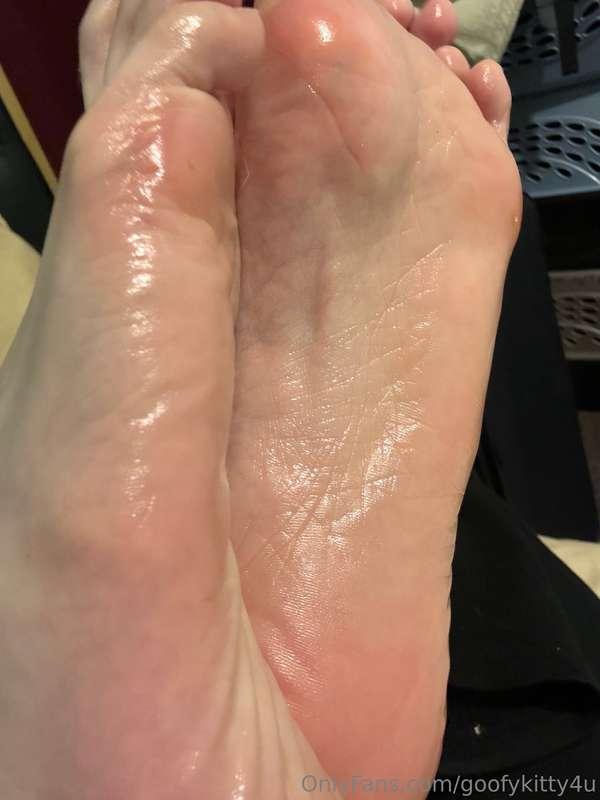 Oiled feet closeup pics