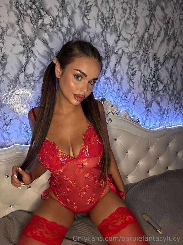 LADY IN RED😍I love how red suits me🥵 What is your favorite c..