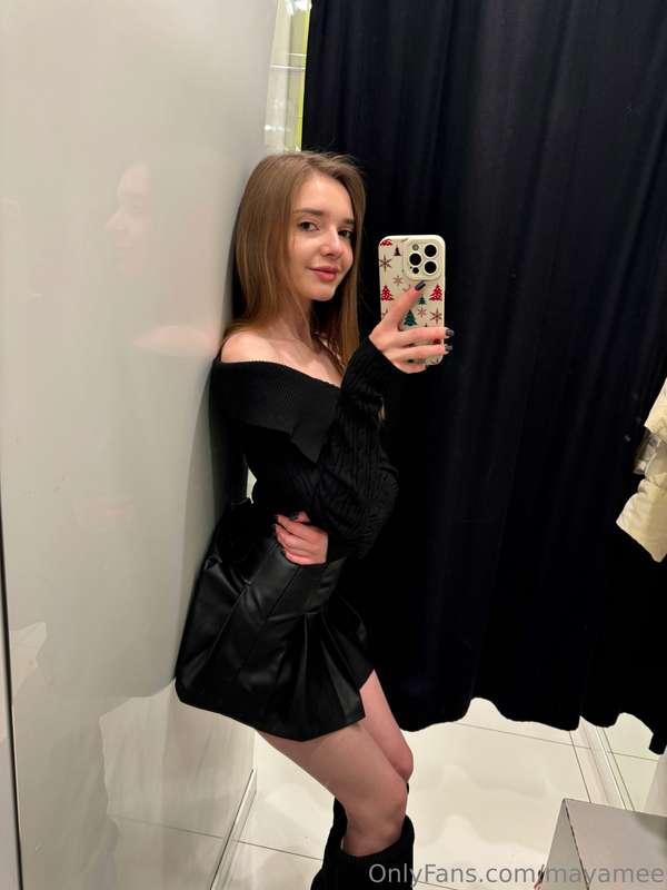 I'm picking out my outfit for the upcoming holidays ✨What do..