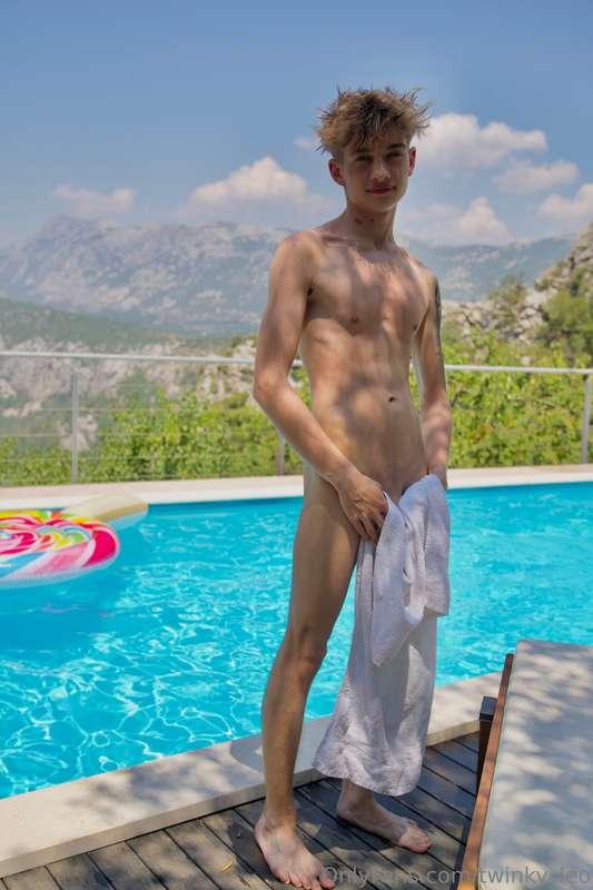 Wer hätte jetzt Lust auf etwas 💦? Feel like some 💦, anyone?