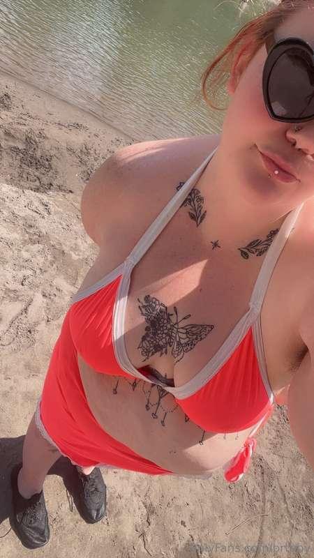 Beach days are fun 😘