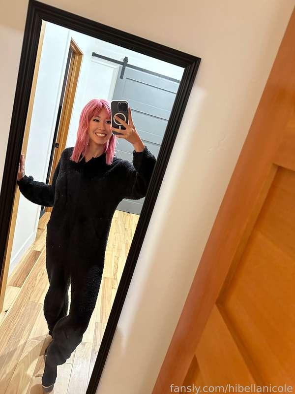 SWIPE to get me out of this onesie! 

#asian #japanese #petite #smile #nude #exhibitionist #girlfriend #cute #chinese #shy